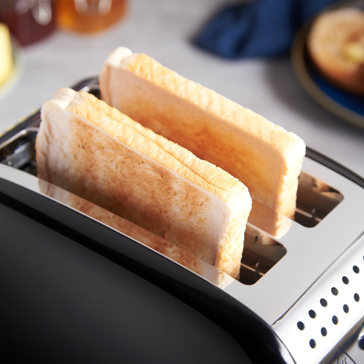 Russell Hobbs 2 Slice Toaster Black / Stainless Steel | 26550